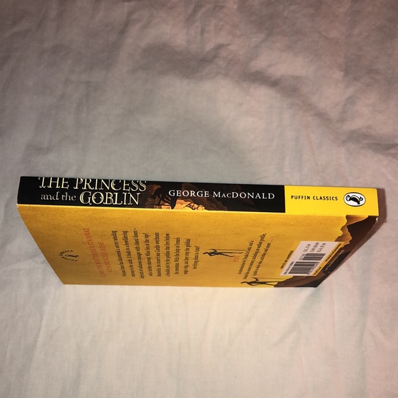 The Princess and the Goblin by George MacDonald (Puffin Classics) - Picture 3 of 3